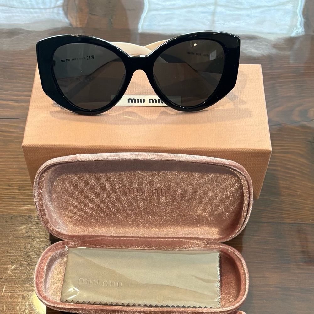 Miu Miu Black/white Cat-Eye Sunglasses SMU03W 53-18-140 1AB 5S0